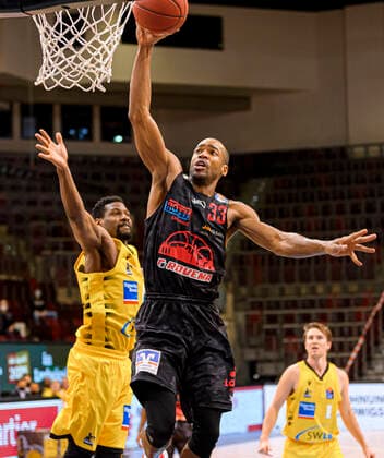 Ludwigsburg, Germany 30 January 2021 BBL 20 21 MHP Riesen Ludwigsburg vs JobStairs Giessen 46ers v li Yorman Polas Bartolo Ludwigsburg , Brandon Thomas Giessen Ludwigsburg MHP Arena Baden Württemberg Germany.