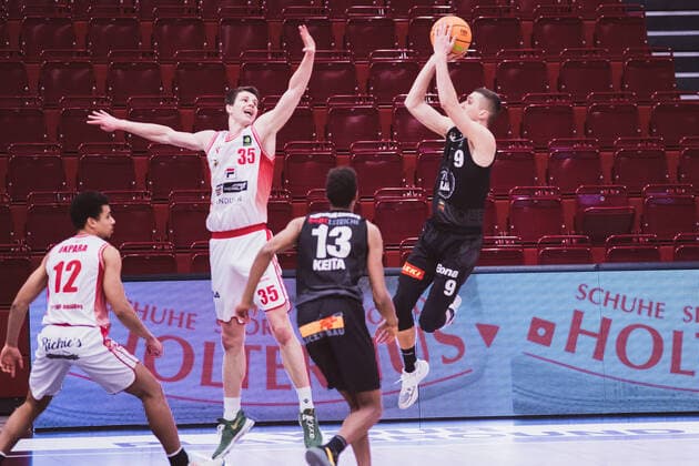 ProA 18 Matchday Artland Dragons vs VfL Kirchheim Knights, 30 01 2021 Danielius Lavrinovicius Artland Dragons, 35 , Aleksa Bulajic VfL Kirchheim Knights, 9 ProA 18 Matchday Artland Dragons vs VfL Kirchheim Knights on 30 01 2021 in Quakenbrueck Artland Arena , Germany, Copyright: xBEAUTIFULxSPORTS Neddermannx