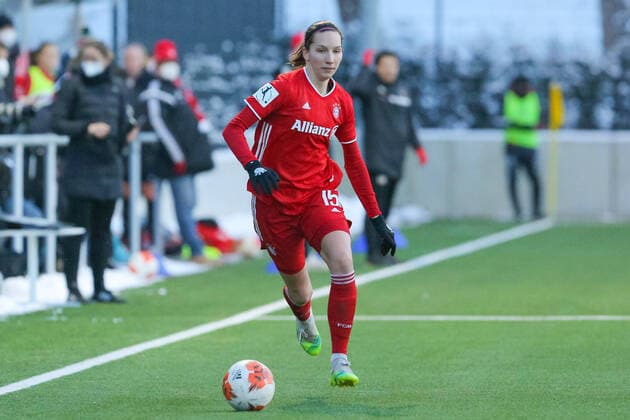 v li Ivana Rudelic FC Bayern Munich, 15 on the ball, action, action, THE DFB DIRECTIVES PROHIBIT ANY USE OF PHOTOGRAPHS AS IMAGE SEQUENCES AN OR QUASI VIDEO , 30 01 2021, Hamburg Germany , Football, DFB Pokal Women, Walddörfer SV FC Bayern München xobx