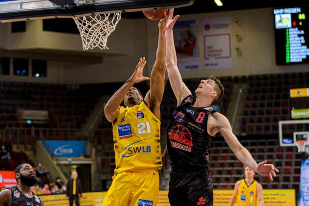 Ludwigsburg, Germany 30 January 2021 BBL 20 21 MHP Riesen Ludwigsburg vs JobStairs Giessen 46ers v li in duel Tremmell Darden Ludwigsburg , Alen Pjanic Giessen Ludwigsburg MHP Arena Baden Württemberg Germany