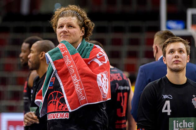 Ludwigsburg, Germany 30 January 2021 BBL 20 21 MHP Riesen Ludwigsburg vs JobStairs Giessen 46ers John Bryant Giessen , Bjarne Kraushaar Giessen dissatisfied disappointed disappointed dejected frustrated, Ludwigsburg MHP Arena Baden Württemberg Germany