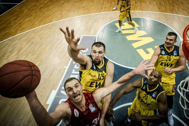 Basketball Oldenburg 30 01 2021 Season 2020 2021 easyCredit BBL 15 Matchday EWE Baskets s Oliver Würzburg Basketball Oldenburg 30 01 2021 Season 2020 2021 easyCredit BBL 15 Matchday EWE Baskets s Oliver Würzburg Felix Hoffmann, No 34, Würzburg 45, Nathan Boothe, EWE Baskets Oldenburg 23, Rickey Paulding, EWE Baskets Oldenburg 24, Rasid Mahalbasic, EWE Baskets Oldenburg editorial use only commercial use only by arrangement with the photographer Oldenburg Germany