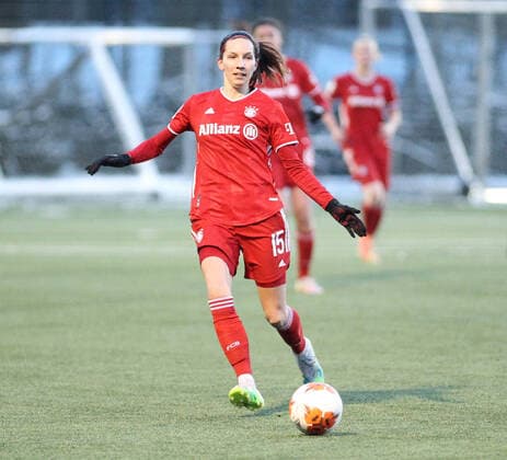 DFB Pokal, Women, Round of 16, Walddörfer SV FC Bayern München 0 13 The round of 16 match took place on an artificial turf training ground of Hamburger SV at Volksparkstadion Ivana Rudelic FC Bayern Stellingen Hamburg