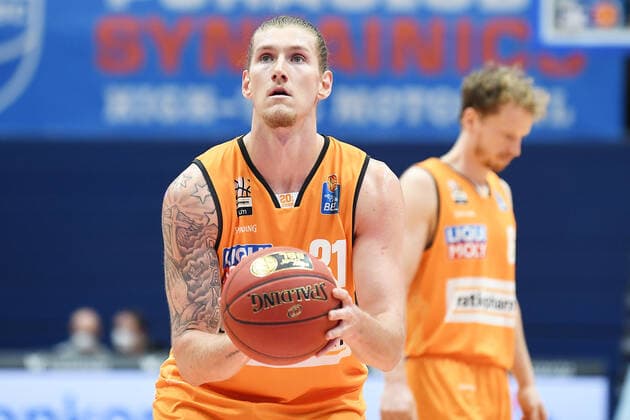 Basketball 1 Bundesliga, Season 2020 2021, 15 Matchday, Syntainics MBC Weißenfels vs ratiopharm Ulm 30 01 2021 92 104 52 51 Dylan Osetkowski Center ratiopharm Ulm, back number 21 on the ball during the free throw at the game MBC Weißenfels vs Ulm 30 01 2021 Weißenfels Sachsen Anhalt Germany Stadthalle Weißenfels