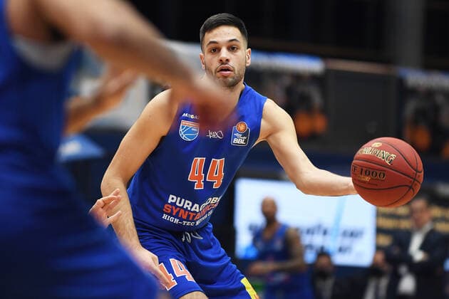 Basketball 1 Bundesliga, Season 2020 2021, 15 Matchday, Syntainics MBC Weissenfels vs ratiopharm Ulm 30 01 2021 92 104 52 51 Benedikt Turudic MBC Weissenfels, backnumber 44 on the ball during the match MBC Weissenfels vs Ulm 30 01 2021 Weissenfels Saxony Anhalt Germany Stadthalle Weissenfels