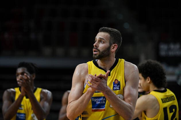 Jonas Wohlfarth Bottermann MHP Riesen Ludwigsburg applauds after the win, GER, MHP Riesen Ludwigsburg vs JobStairs Gießen 46ers, 30 01 2021, 15 Matchday easycredit Basketball Bundesliga, Season 2020 2021 GER, MHP Riesen Ludwigsburg vs JobStairs Gießen 46ers, 30 01 2021, 15 Matchday easycredit Basketball Bundesliga, Season 2020 2021 Ludwigsburg Copyright: xEibnerxPressefoto MichaelxMemmlerx EP_MMR