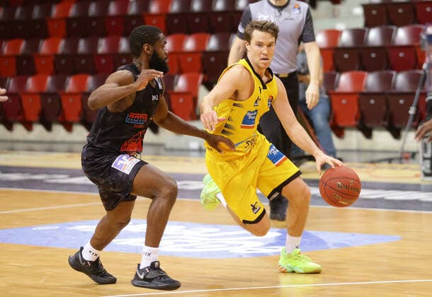 Ludwigsburg , Basketball easyCredit BBL Bundesliga , MHP RIESEN Ludwigsburg vs JobStairs GIESSEN 46ers , right Jordan Hulls Giants
