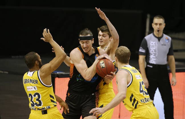 Jayson Granger, Dennis Clifford, Ben Lammers, Luke Sikma Action Game Scene Duel Sports Basketball BBL Bundesliga Men Season 2020 2021 31 01 2021 ALBA Berlin vs RASTA Vechta