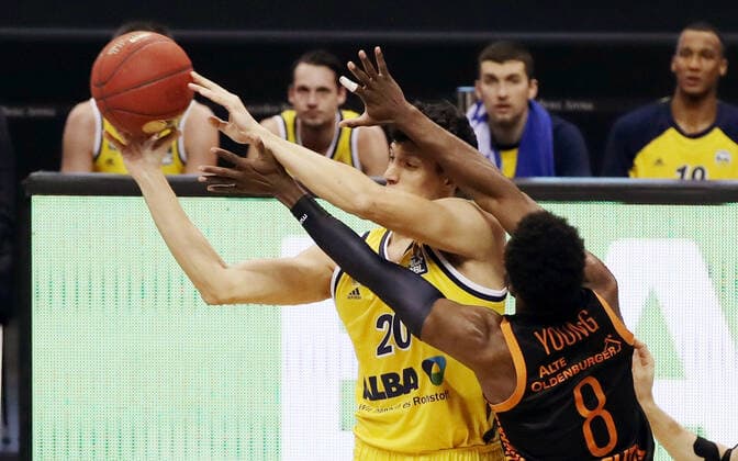 Simone Fontecchio, Josh Young action game scene duel sports basketball BBL Bundesliga men season 2020 2021 31 01 2021 ALBA Berlin vs RASTA Vechta