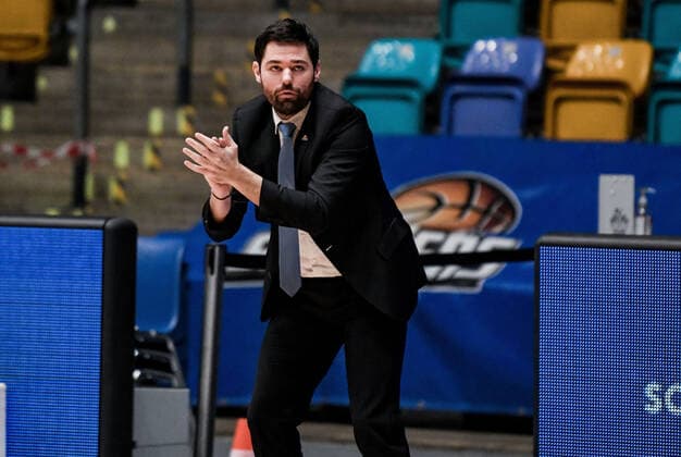 31 01 2021, xpsx, basketball easyCredit BBL, Fraport Skyliners Telekom Baskets Bonn v l coach head coach Sebastian Gleim Fraport Sykliners emspor Frankfurt am Main
