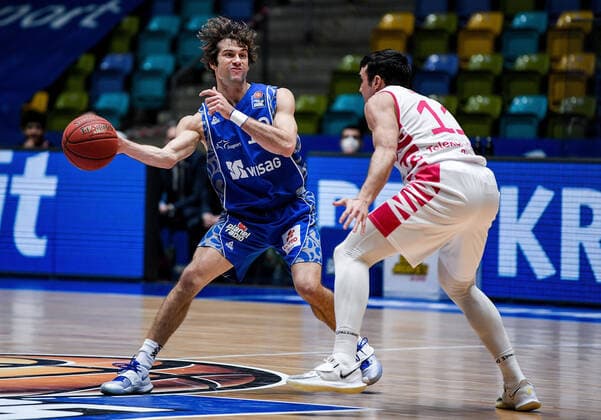 31 01 2021, xpsx, Basketball easyCredit BBL, Fraport Skyliners Telekom Baskets Bonn v l Joe Rahon Fraport Sykliners , Anthony DiLeo Telekom Baskets Bonn emspor Frankfurt am Main.