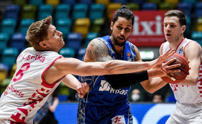 31 01 2021, xpsx, Basketball easyCredit BBL, Fraport Skyliners Telekom Baskets Bonn v l Benjamin Lischka Telekom Baskets Bonn , Michael Kessens Fraport Sykliners emspor Frankfurt am Main