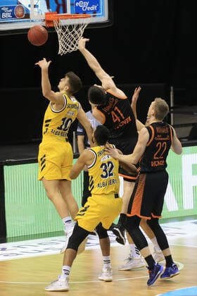 DEU, 1 BBL Alba Berlin vs RASTA Vechta , 31 01 2021, Mercedes Benz Arena, Berlin, DEU, 1 BBL Alba Berlin vs RASTA Vechta , in picture Tim Schneider ALBA Berlin 10 , aa32 , Will Vorhees RASTA Vechta 41 , Bjoern Rohwer RASTA Vechta 22 nordphotoxGmbHx xEngler nph00076