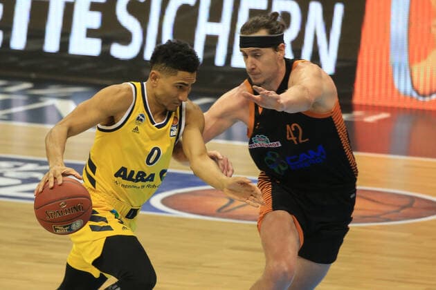 DEU, 1 BBL Alba Berlin vs RASTA Vechta , 31 01 2021, Mercedes Benz Arena, Berlin, DEU, 1 BBL Alba Berlin vs RASTA Vechta , in picture Maodo Lo ALBA Berlin 0 , Dennis Clifford RASTA Vechta 42 nordphotoxGmbHx xEngler nph00076