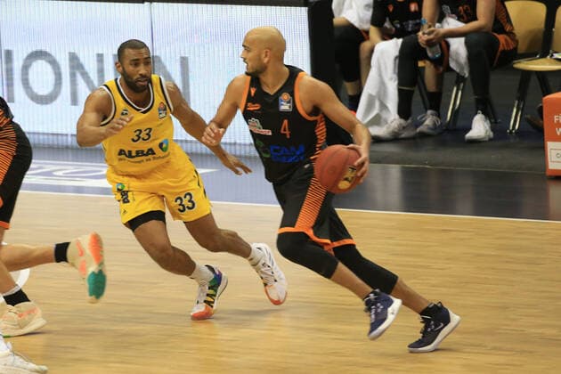 DEU, 1 BBL Alba Berlin vs RASTA Vechta , 31 01 2021, Mercedes Benz Arena, Berlin, DEU, 1 BBL Alba Berlin vs RASTA Vechta , in picture Jayson Granger ALBA Berlin 33 , Stefan Peno RASTA Vechta 4 nordphotoxGmbHx xEngler nph00076