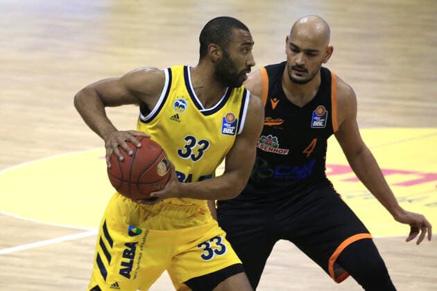 DEU, 1 BBL Alba Berlin vs RASTA Vechta , 31 01 2021, Mercedes Benz Arena, Berlin, DEU, 1 BBL Alba Berlin vs RASTA Vechta , in picture Jayson Granger ALBA Berlin 33 , Stefan Peno RASTA Vechta 4 nordphotoxGmbHx xEngler nph00076