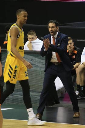 DEU, 1 BBL Alba Berlin vs RASTA Vechta , 31 01 2021, Mercedes Benz Arena, Berlin, DEU, 1 BBL Alba Berlin vs RASTA Vechta , in picture Louis Olinde ALBA Berlin 19 , Head Coach Thomas Paech RASTA Vechta nordphotoxGmbHx xEngler nph00076