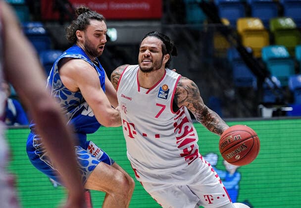 31 01 2021, xpsx, Basketball easyCredit BBL, Fraport Skyliners Telekom Baskets Bonn v l Marco Völler Fraport Sykliners , Chris Babb Telekom Baskets Bonn emspor Frankfurt am Main