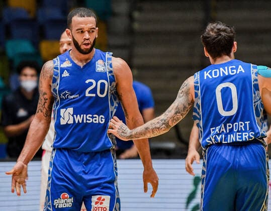 31 01 2021, xpsx, basketball easyCredit BBL, Fraport Skyliners Telekom Baskets Bonn v l Rasheed Moore Fraport Sykliners emspor Frankfurt am Main