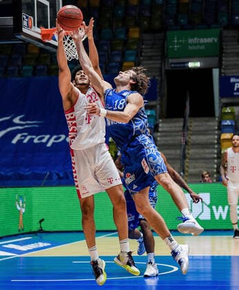 31 01 2021, xpsx, Basketball easyCredit BBL, Fraport Skyliners Telekom Baskets Bonn v l Gabriel De Oliveira Telekom Baskets Bonn , Joe Rahon Fraport Sykliners emspor Frankfurt am Main