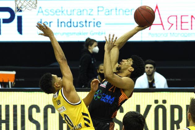 v l Maodo Lo Alba, Jordan Barnett Rasta Vechta, 31 01 2021, BBL, Alba Berlin vs RASTA Vechta , at Mercedes Benz Arena, GER, Berlin, 31 01 2021, BBL, Alba vs RASTA Vechta Berlin Copyright: xUwexKoch xEibner-Pressefotox EP_ukh