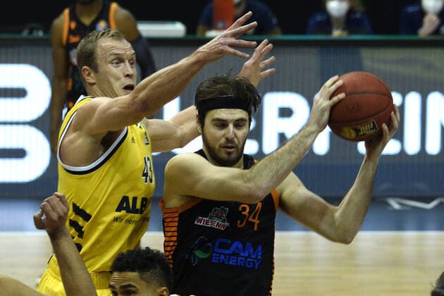 v l Luke Sikma Alba, Jesse Hunt Rasta Vechta, 31 01 2021, BBL, Alba Berlin vs RASTA Vechta , at Mercedes Benz Arena, GER, Berlin, 31 01 2021, BBL, Alba vs RASTA Vechta Berlin Copyright: xUwexKoch xEibner-Pressefotox EP_ukh