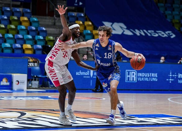 31 01 2021, xpsx, Basketball easyCredit BBL, Fraport Skyliners Telekom Baskets Bonn v l Josh Hagins Telekom Baskets Bonn , Joe Rahon Fraport Sykliners emspor Frankfurt am Main