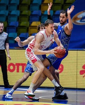 31 01 2021, xpsx, Basketball easyCredit BBL, Fraport Skyliners Telekom Baskets Bonn v l Strahinja Micovic Telekom Baskets Bonn , Michael Kessens Fraport Sykliners emspor Frankfurt am Main.