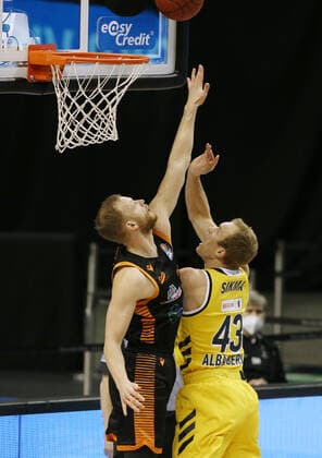 Robin Christen, Luke Sikma Action Game Scene Duel Sports Basketball BBL Bundesliga Men Season 2020 2021 31 01 2021 ALBA Berlin vs RASTA Vechta
