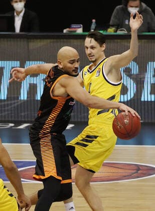 Stefan Peno, Marcus Eriksson action game scene duel sports basketball BBL Bundesliga men season 2020 2021 31 01 2021 ALBA Berlin vs RASTA Vechta