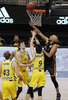 f l Luke Sikma, Ben Lammers, Jonas Mattissek, Stefan Peno Action Game Scene Duel Sport Basketball BBL Bundesliga Men Season 2020 2021 31 01 2021 ALBA Berlin vs RASTA Vechta