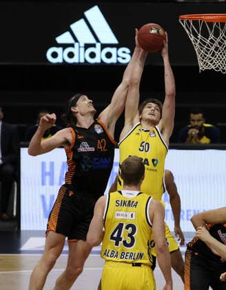 Dennis Clifford, Ben Lammers action game scene duel sports basketball BBL Bundesliga men season 2020 2021 31 01 2021 ALBA Berlin vs RASTA Vechta