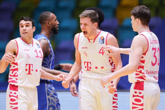 Fraport Skyliners Telekom Baskets Bonn, easyCredit BBL Wutschrei of Strahinja Micovic Bonn, 4 , left Anthony DiLeo Bonn, 11 , right Simonas Lukosius Bonn, 32 Basketball match of the easyCredit BBL between Fraport Skyliners and Telekom Baskets Bonn on 31 January 2021 at Fraport Arena in Frankfurt am Main , Frankfurt am Main Hesse Germany Fraport Arena