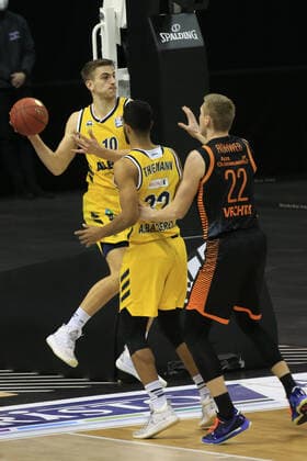 DEU, 1 BBL Alba Berlin vs RASTA Vechta , 31 01 2021, Mercedes Benz Arena, Berlin, DEU, 1 BBL Alba Berlin vs RASTA Vechta , in picture Tim Schneider ALBA Berlin 10 , Johannes Thiemann ALBA Berlin 32 , Bjoern Rohwer RASTA Vechta 22 nordphotoxGmbHx xEngler nph00076