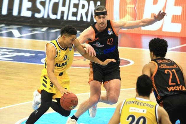 DEU, 1 BBL Alba Berlin vs RASTA Vechta , 31 01 2021, Mercedes Benz Arena, Berlin, DEU, 1 BBL Alba Berlin vs RASTA Vechta , in picture Maodo Lo ALBA Berlin 0 , Dennis Clifford RASTA Vechta 42 nordphotoxGmbHx xEngler nph00076