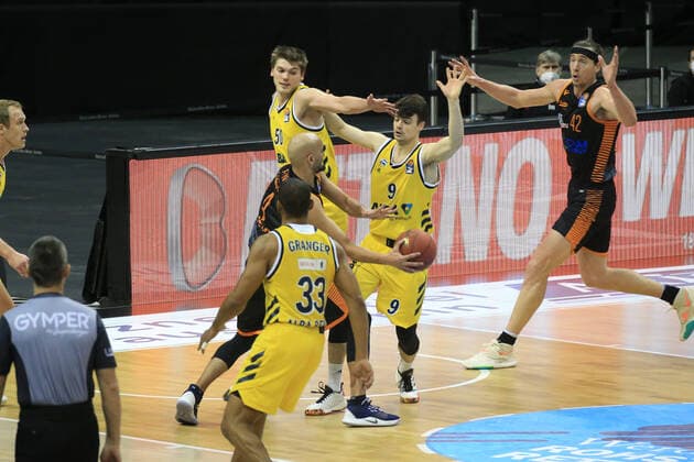 DEU, 1 BBL Alba Berlin vs RASTA Vechta , 31 01 2021, Mercedes Benz Arena, Berlin, DEU, 1 BBL Alba Berlin vs RASTA Vechta , in picture Ben Lammers ALBA Berlin 50 , Jonas Mattisseck ALBA Berlin 9 , Jayson Granger ALBA Berlin 33 , Stefan Peno RASTA Vechta 4 , Dennis Clifford RASTA Vechta 42 nordphotoxGmbHx xEngler nph00076
