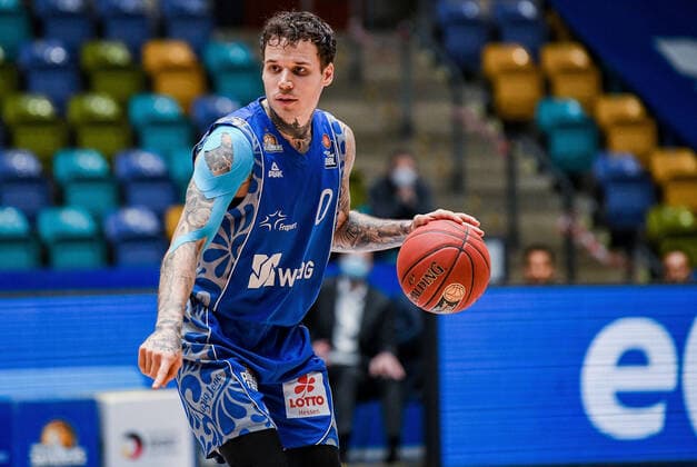 31 01 2021, xpsx, basketball easyCredit BBL, Fraport Skyliners Telekom Baskets Bonn v l Konstantin Konga Fraport Sykliners emspor Frankfurt am Main