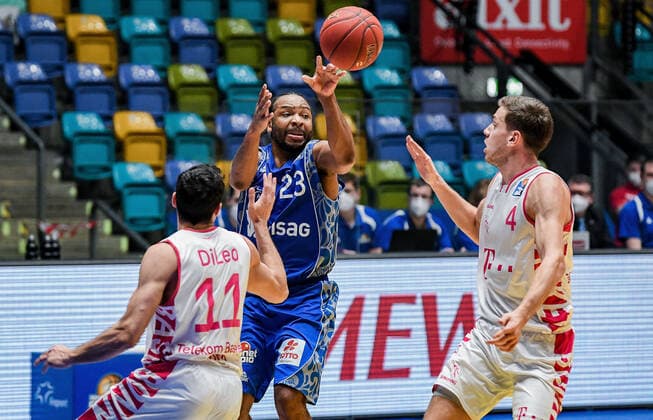 31 01 2021, xpsx, Basketball easyCredit BBL, Fraport Skyliners Telekom Baskets Bonn v l Anthony DiLeo Telekom Baskets Bonn , Quantez Robertson Fraport Sykliners , Strahinja Micovic Telekom Baskets Bonn emspor Frankfurt am Main.
