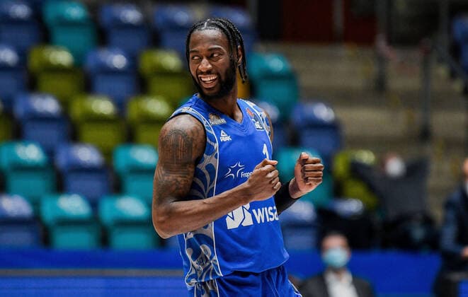 31 01 2021, xpsx, basketball easyCredit BBL, Fraport Skyliners Telekom Baskets Bonn v l Matt Mobley Fraport Sykliners jubel emspor Frankfurt am Main