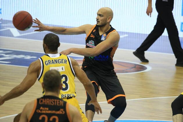 DEU, 1 BBL Alba Berlin vs RASTA Vechta , 31 01 2021, Mercedes Benz Arena, Berlin, DEU, 1 BBL Alba Berlin vs RASTA Vechta , in picture Jayson Granger ALBA Berlin 33 , Stefan Peno RASTA Vechta 4 nordphotoxGmbHx xEngler nph00076