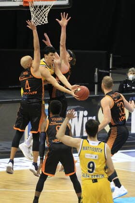 DEU, 1 BBL Alba Berlin vs RASTA Vechta , 31 01 2021, Mercedes Benz Arena, Berlin, DEU, 1 BBL Alba Berlin vs RASTA Vechta , in picture Simone Fontecchio ALBA Berlin 20 , Dennis Clifford RASTA Vechta 42 , Stefan Peno RASTA Vechta 4 nordphotoxGmbHx xEngler nph00076
