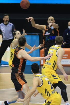DEU, 1 BBL Alba Berlin vs RASTA Vechta , 31 01 2021, Mercedes Benz Arena, Berlin, DEU, 1 BBL Alba Berlin vs RASTA Vechta , in picture Ben Lammers ALBA Berlin 50 , Jayson Granger ALBA Berlin 33 , Stefan Peno RASTA Vechta 4 , Dennis Clifford RASTA Vechta 42 nordphotoxGmbHx xEngler nph00076