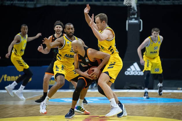 Basketball Berlin 31 01 2021 Season 2020 2021 BBL easyCredit BBL Alba Berlin vs Rasta Vechta vl Jayson Granger 33 ALB , Stefan Peno 4 Vechta , Luke Sikma 43 ALB