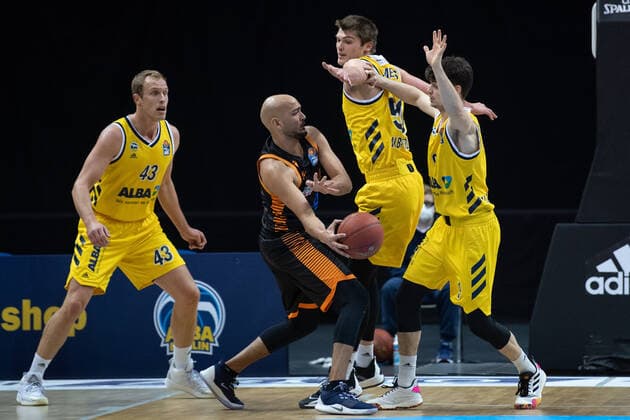 Basketball Berlin 31 01 2021 Season 2020 2021 BBL easyCredit BBL Alba Berlin vs Rasta Vechta vl Luke Sikma 43 ALB , Stefan Peno 4 Vechta , Ben Lammers 50 ALB , Jonas Mattisseck 9 ALB