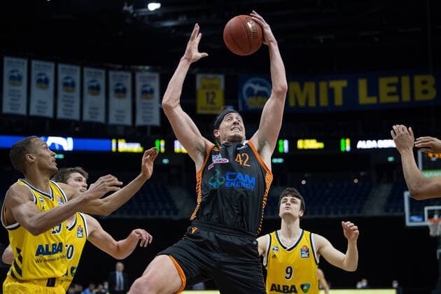 Basketball Berlin 31 01 2021 Season 2020 2021 BBL easyCredit BBL Alba Berlin vs Rasta Vechta vl Louis Olinde 19 ALB , Dennis Clifford 42 Vechta , Jonas Mattisseck 9 ALB
