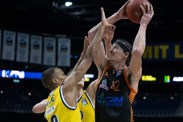 Basketball Berlin 31 01 2021 Season 2020 2021 BBL easyCredit BBL Alba Berlin vs Rasta Vechta vl Louis Olinde 19 ALB , Dennis Clifford 42 Vechta