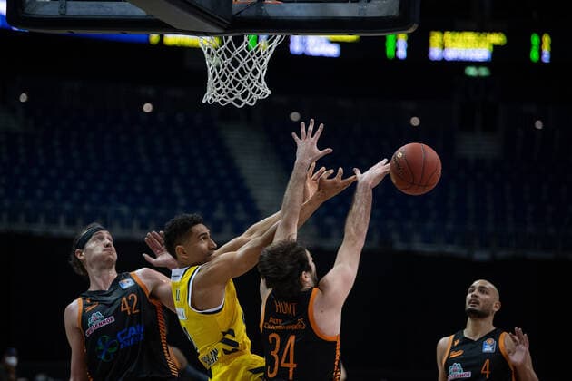 Basketball Berlin 31 01 2021 Season 2020 2021 BBL easyCredit BBL Alba Berlin vs Rasta Vechta vl Dennis Clifford 42 Vechta , Maodo Lo 0 Alb , Jesse Hunt 34 Vechta