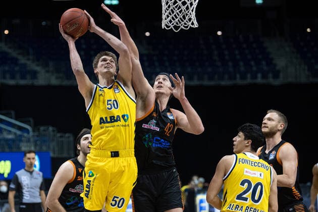 Basketball Berlin 31 01 2021 Season 2020 2021 BBL easyCredit BBL Alba Berlin vs Rasta Vechta vl Ben Lammers 50 ALB , Dennis Clifford 42 Vechta , Simone Fontecchio 20 ALB , Robin Christen 33 Vechta