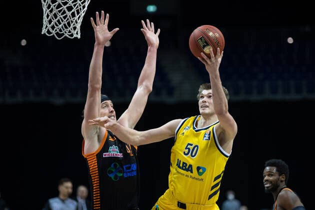 Basketball Berlin 31 01 2021 Season 2020 2021 BBL easyCredit BBL Alba Berlin vs Rasta Vechta vl Dennis Clifford 42 Vechta , Ben Lammers 50 ALB