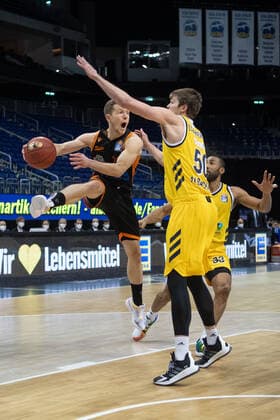 Basketball Berlin 31 01 2021 Season 2020 2021 BBL easyCredit BBL Alba Berlin vs Rasta Vechta vl Bjoern Rohwer 22 Vechta , Ben Lammers 50 ALB , Jayson Granger 33 ALB